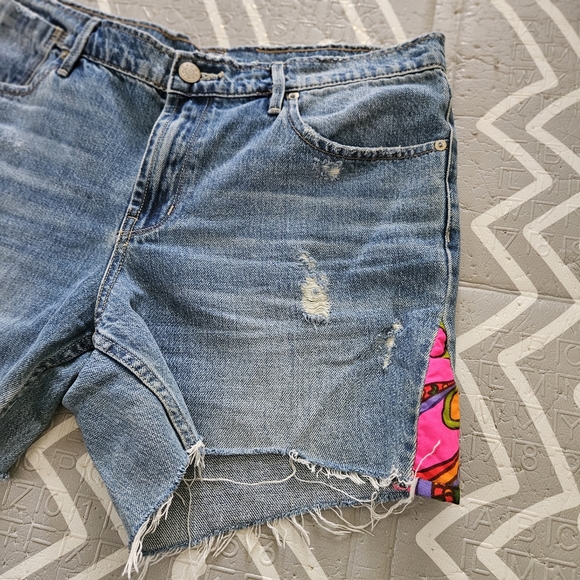 BDG SLIM BOYFRIEND SHORT **Custom One of a Kind Accents Added Size 30W - Picture 3 of 9